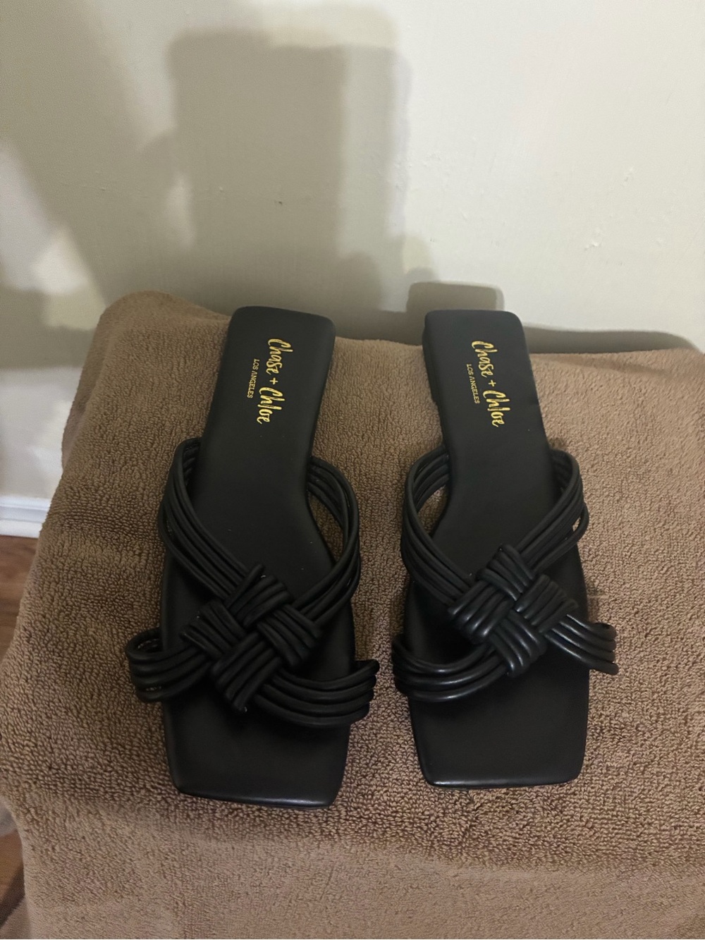 Chase + Chloe Women's Black Braided Slide Sandals